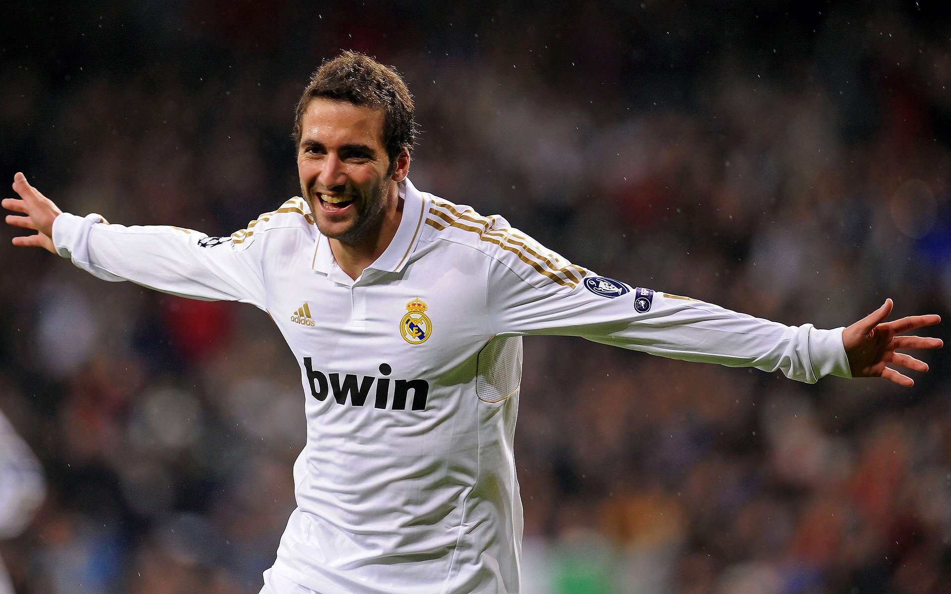 墨西哥队中场罗德里格斯在巴黎奥运会上展现出强大的组织能力,罗德里格 西班牙